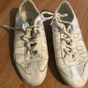 Nifinity cheer shoes